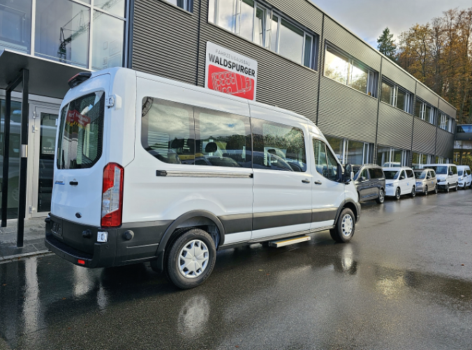 Eine beeindruckende Verwandlung: Aus einem Kastenwagen wird ein Personenwagen. Und dabei spielt es keine Rolle, ob das Fahrzeug elektrisch oder mit fossilem Treibstoff betrieben wird.