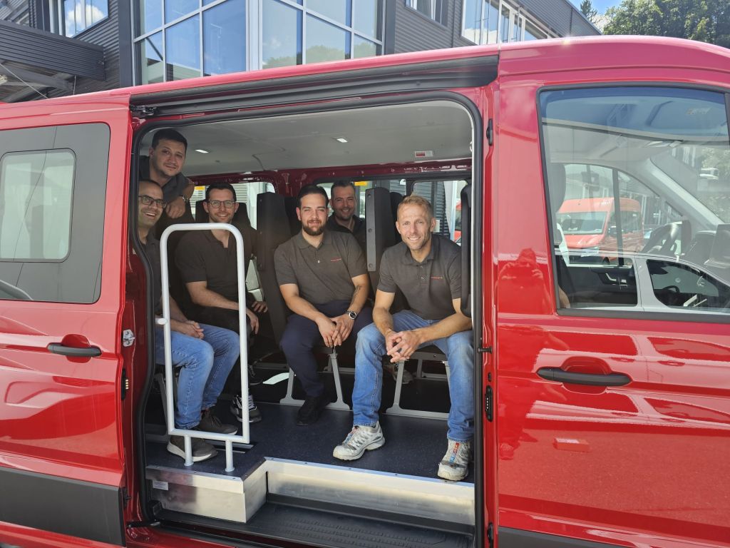 Vous êtes-vous déjà demandé à qui appartient la voix sympathique au bout du fil? Ou aimeriez-vous savoir qui est la personne qui répond si rapidement et aimablement à vos e-mails?