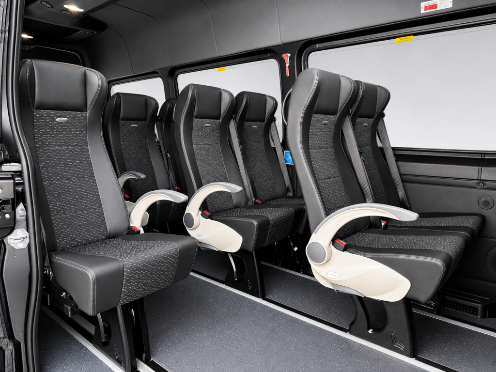Un bon siège de voyage doit remplir certains critères. C'est-à-dire? Il doit être sûr et confortable, certes, mais l'aspect optique joue aussi un rôle. Nos sièges Velaris offrent un confort de première classe et répondent aux exigences les plus élevées.